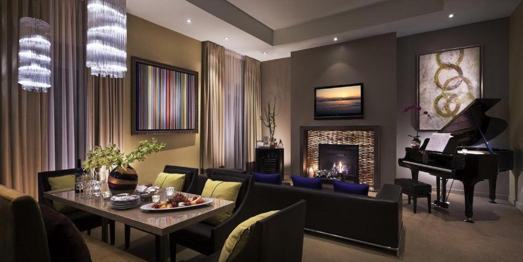 Sunset Marquis & 4*
